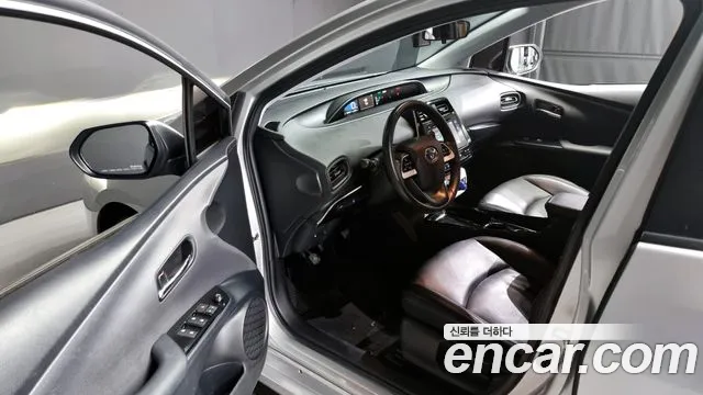 Toyota Prius 4th Generation 2018 Серебряный из Кореи, фото 2