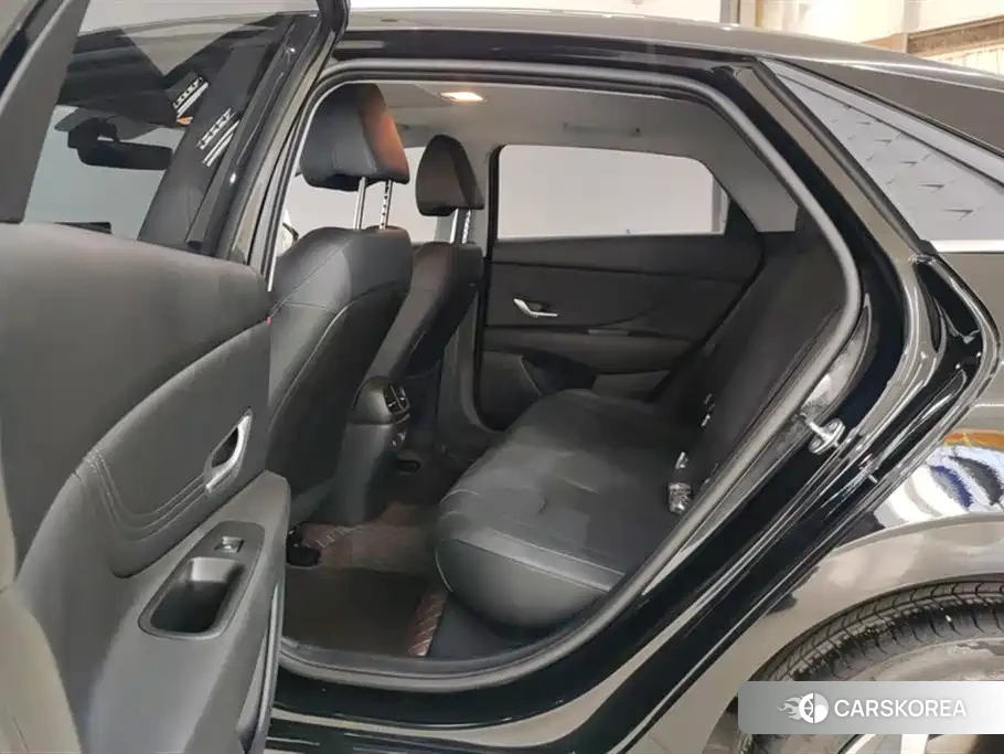 Hyundai Elantra 2025 Черный из Китая, фото 2