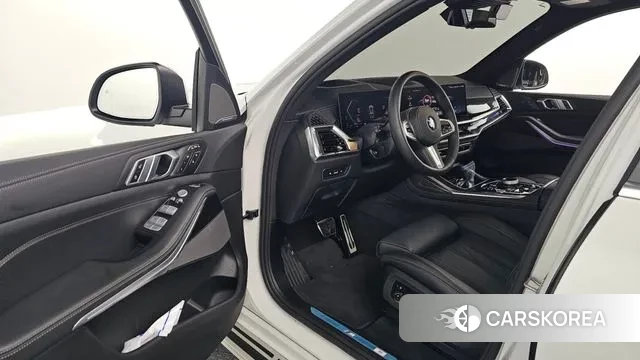 BMW X7 (G07) 2025 Белый из Кореи, фото 2