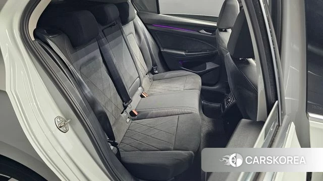 Volkswagen Golf 8th Generation 2024 Белый из Кореи, фото 2
