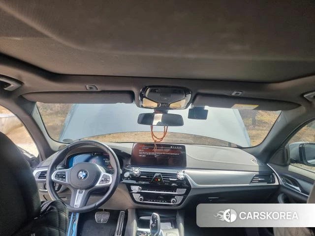 BMW 5 Series (G30) 2023 Серый из Кореи, фото 2