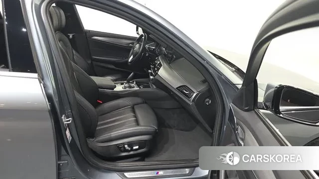 BMW 5 Series (G30) 2018 Серый из Кореи, фото 2