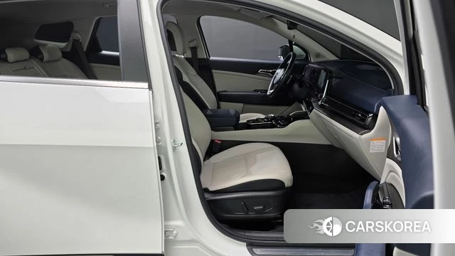 Kia Sportage 5th Generation Hybrid 2022 Белый из Кореи, фото 2