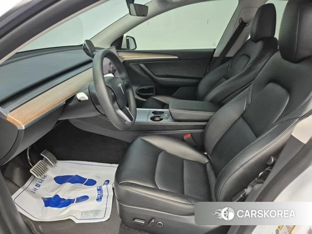 Tesla Model Y 2023 Белый из Кореи, фото 2
