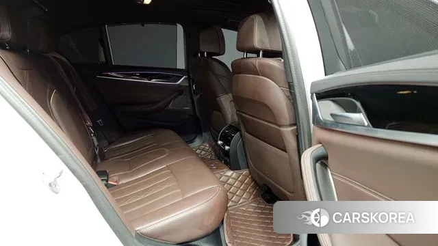 BMW 5 Series (G30) 2023 Белый из Кореи, фото 2