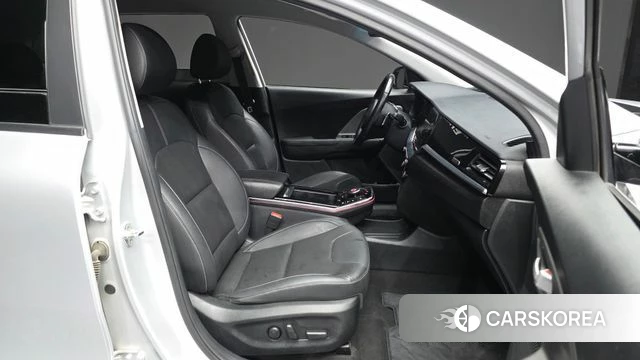 Kia Niro Plus 2022 Серебряный из Кореи, фото 2