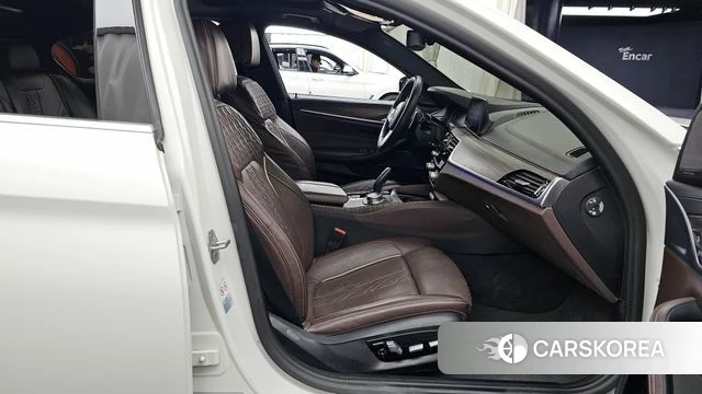BMW 5 Series (G30) 2020 Белый из Кореи, фото 2