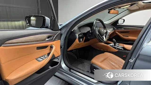 BMW 5 Series (G30) 2019 Серебристо-серый из Кореи, фото 2