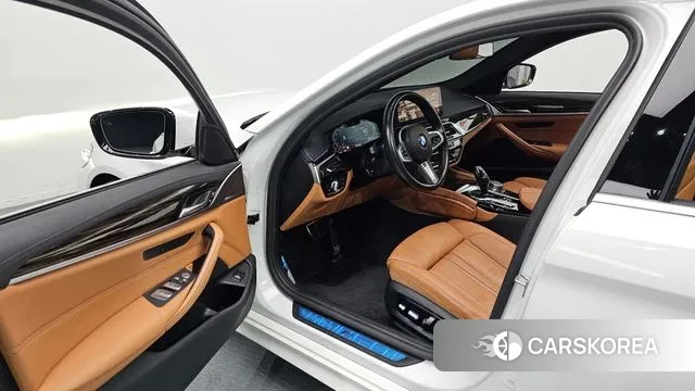 BMW 5 Series (G30) 2021 Белый из Кореи, фото 2