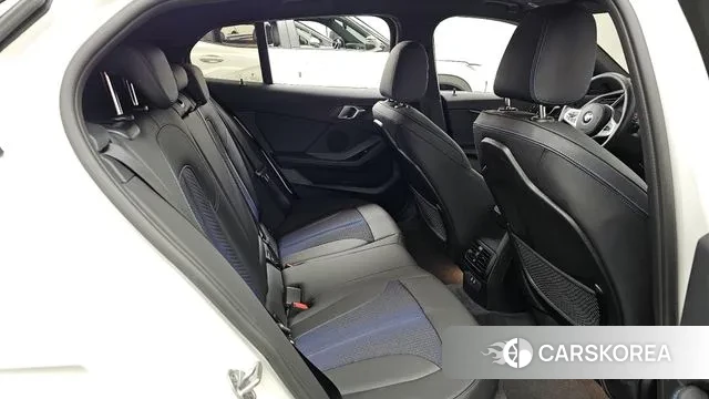 BMW 1 Series (F40) 2023 Белый из Кореи, фото 2