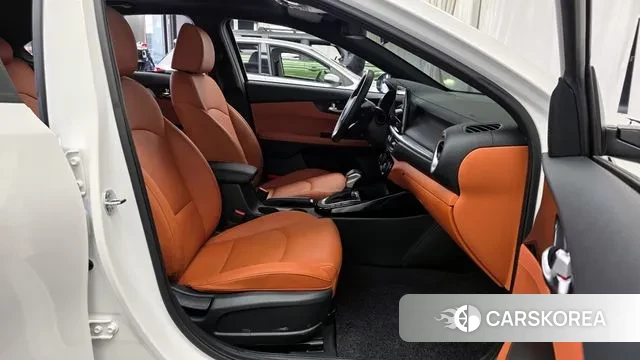 Kia The New K3 2nd generation 2024 Белый из Кореи, фото 2