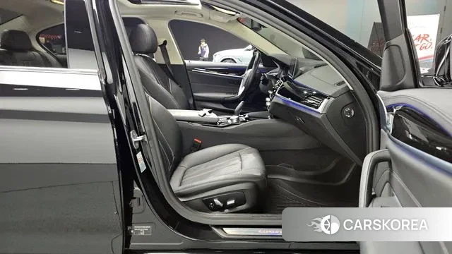 BMW 5 Series (G30) 2019 Черный из Кореи, фото 2