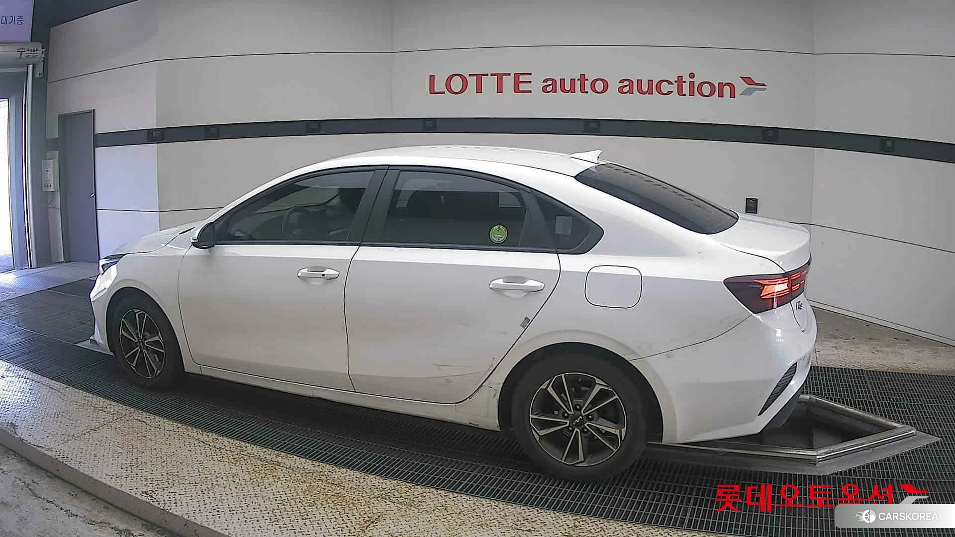 Kia K3 2022 Snow White Pearl из Кореи, фото 2