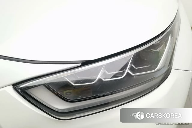 Toyota Crown Lufang 2023 Белый из Китая, фото 2