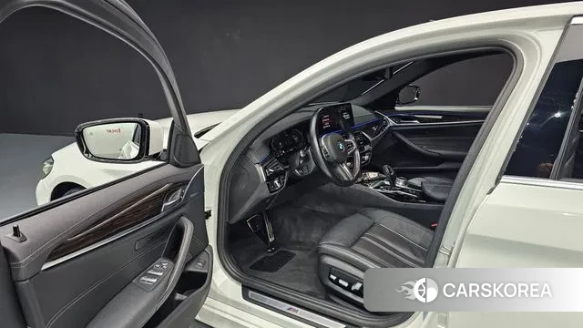 BMW 5 Series (G30) 2021 Белый из Кореи, фото 2