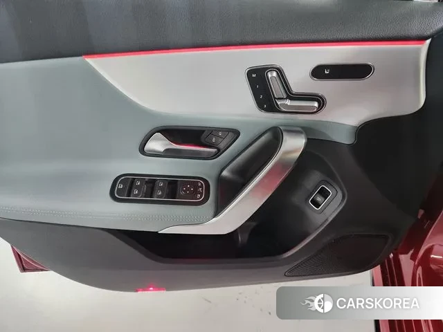 Mercedes-Benz A-Class W177 2024 Красный из Кореи, фото 2