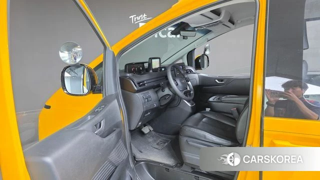 Hyundai Staria 2021 Желтый из Кореи, фото 2