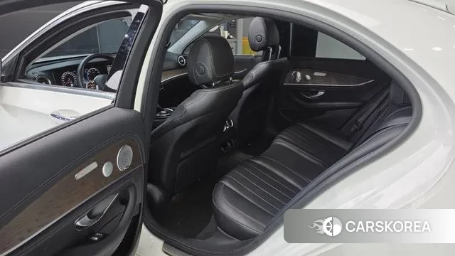 Mercedes-Benz E-Class W213 2018 Белый из Кореи, фото 2