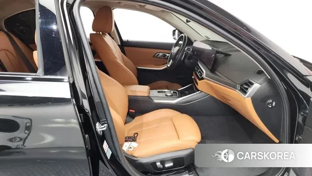 BMW 3 Series (G20) 2022 Черный из Кореи, фото 2