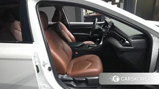Toyota Camry (XV70) 2024 Белый из Кореи, фото 2