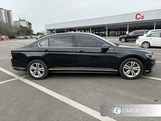 Volkswagen Magotan 2025 Черный из Китая, фото 2