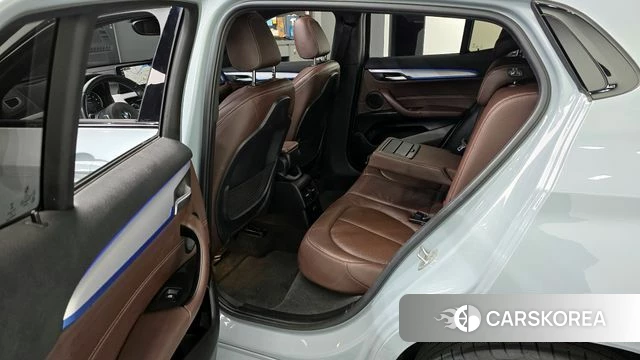 BMW X2 (F39) 2023 Светло-серебряный цвет из Кореи, фото 2