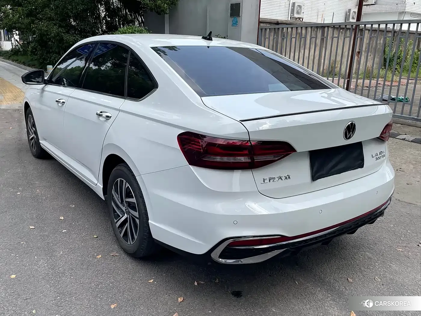 Volkswagen Lavida 2024 Белый из Китая, фото 2