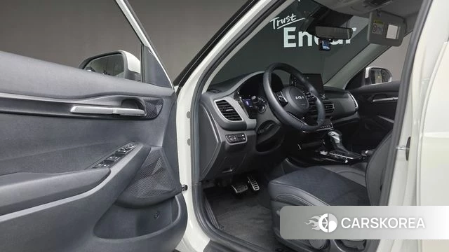 Kia Seltos 2022 Белый из Кореи, фото 2