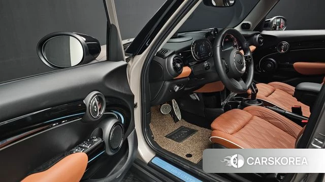 Mini Cooper S 2023 Жемчужный цвет из Кореи, фото 2