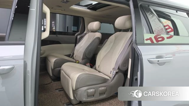 Kia The New Carnival 4th Generation 2024 Серый из Кореи, фото 2
