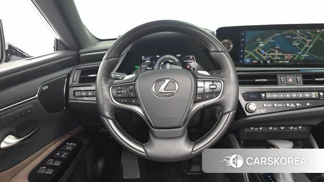 Lexus ES300h 7th generation 2025 Белый из Кореи, фото 2