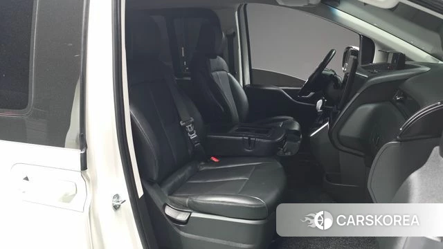 Hyundai Staria 2023 Белый из Кореи, фото 2