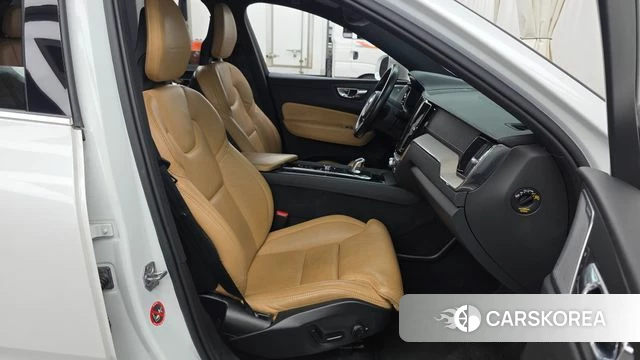Volvo XC60 second Generation 2018 Белый из Кореи, фото 2