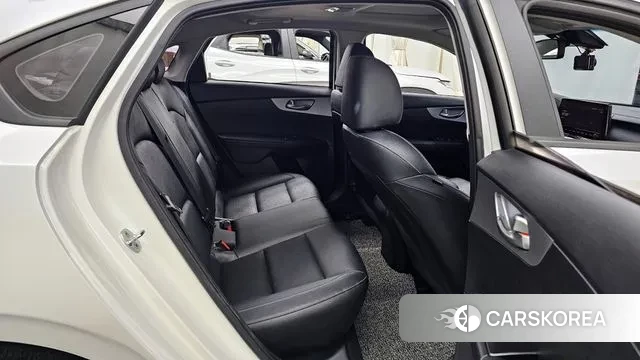 Kia The New K3 2nd generation 2021 Белый из Кореи, фото 2