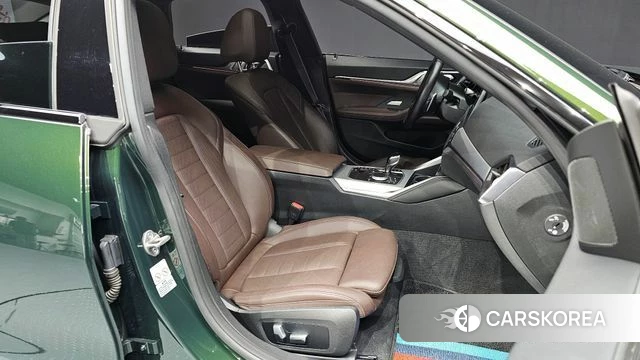 BMW 4 Series (G22) 2021 Темно-зеленый из Кореи, фото 2