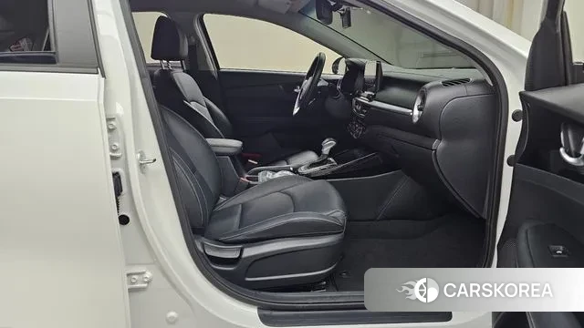 Kia The New K3 2nd generation 2022 Белый из Кореи, фото 2