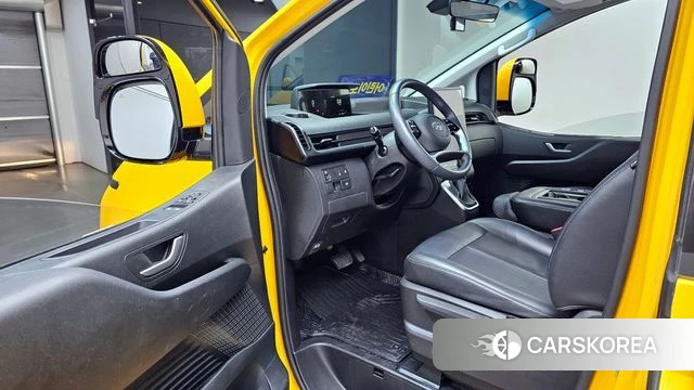 Hyundai Staria 2023 Желтый из Кореи, фото 2