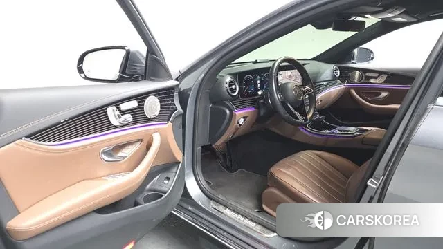Mercedes-Benz E-Class W213 2021 Серый из Кореи, фото 2
