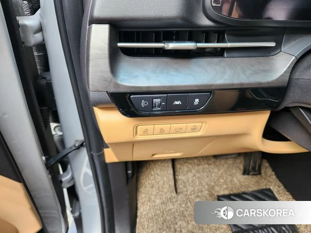 Kia Carnival 4th generation 2020 Серебряный из Кореи, фото 2