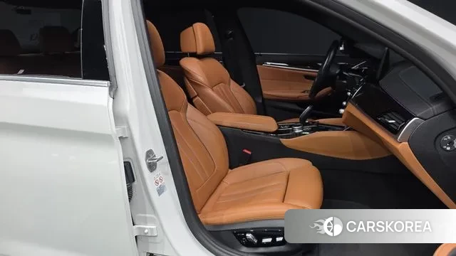 BMW 5 Series (G30) 2022 Белый из Кореи, фото 2