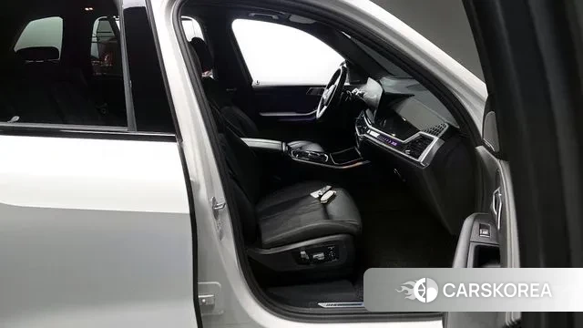 BMW X5 (G05) 2024 Белый из Кореи, фото 2