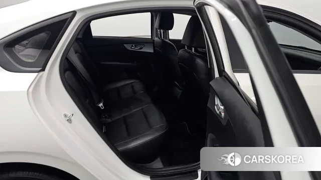 Kia The New K3 2nd generation 2021 Белый из Кореи, фото 2