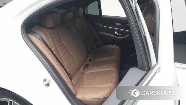 Mercedes-Benz E-Class W213 2023 Белый из Кореи, фото 2