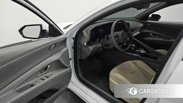 Hyundai The New Avante (CN7) 2023 Белый из Кореи, фото 2
