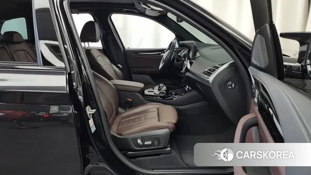 BMW X3 (G01) 2023 Черный из Кореи, фото 2