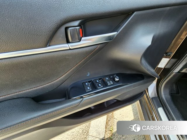 Toyota Camry (XV70) 2018 Коричневый из Кореи, фото 2