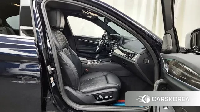 BMW 5 Series (G30) 2018 Черный из Кореи, фото 2