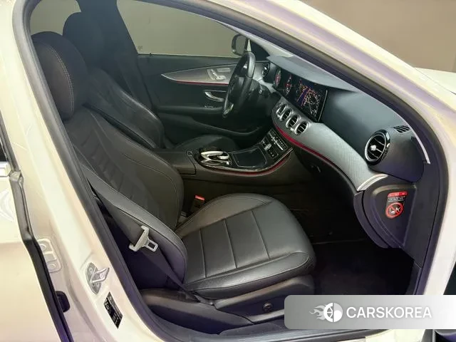 Mercedes-Benz E-Class W213 2018 Белый из Кореи, фото 2