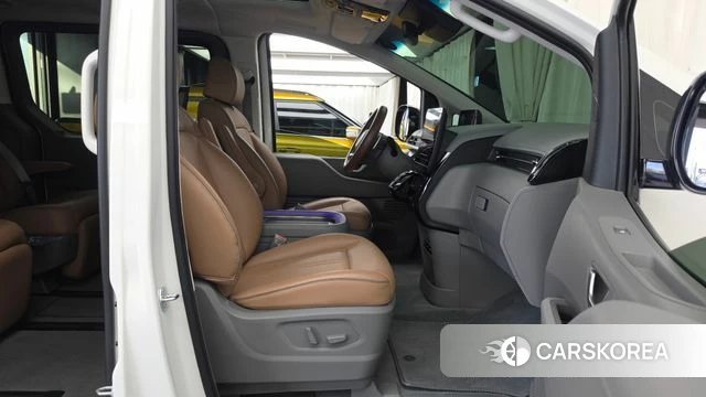 Hyundai Staria 2025 Белый из Кореи, фото 2