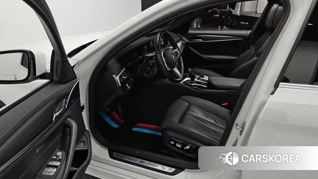 BMW 5 Series (G30) 2022 Белый из Кореи, фото 2